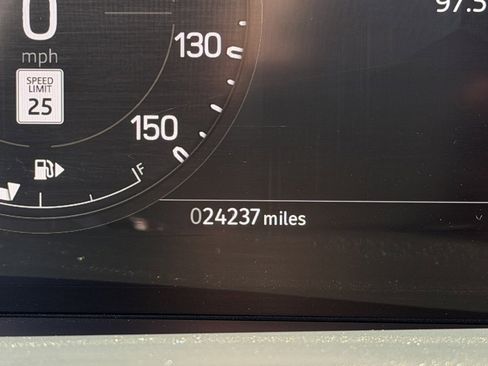 Used 2024 Land Rover Defender 130 X-Dynamic SE image 50