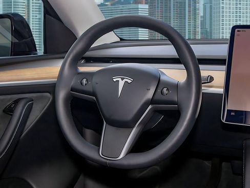 Used 2024 Tesla Model Y Long Range image 21