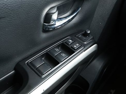Used 2024 Nissan Titan SV w/ SV Convenience Package RWD image 21
