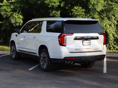 Used 2023 GMC Yukon XL Denali Ultimate AWD/4WD image 7