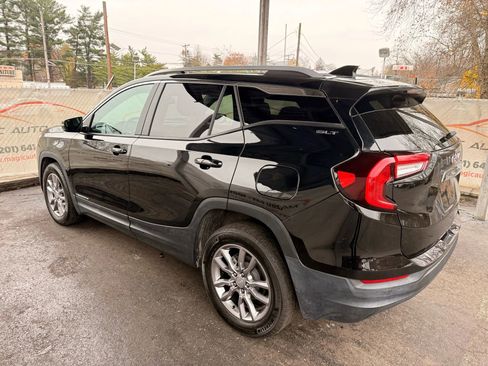 Used 2024 GMC Terrain SLT image 13