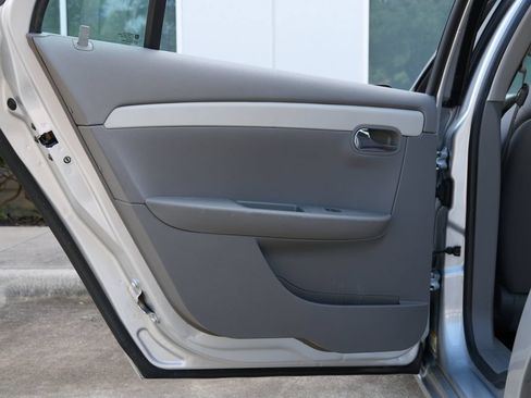 Used 2011 Chevrolet Malibu LS FWD image 36