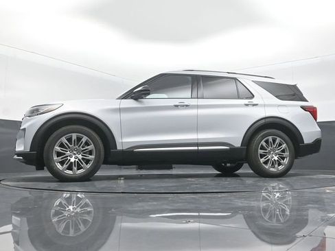 Used 2025 Ford Explorer Platinum image 20