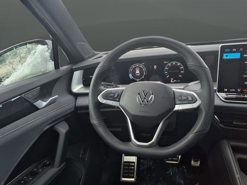 New 2026 Volkswagen Tiguan SE R-Line image 19