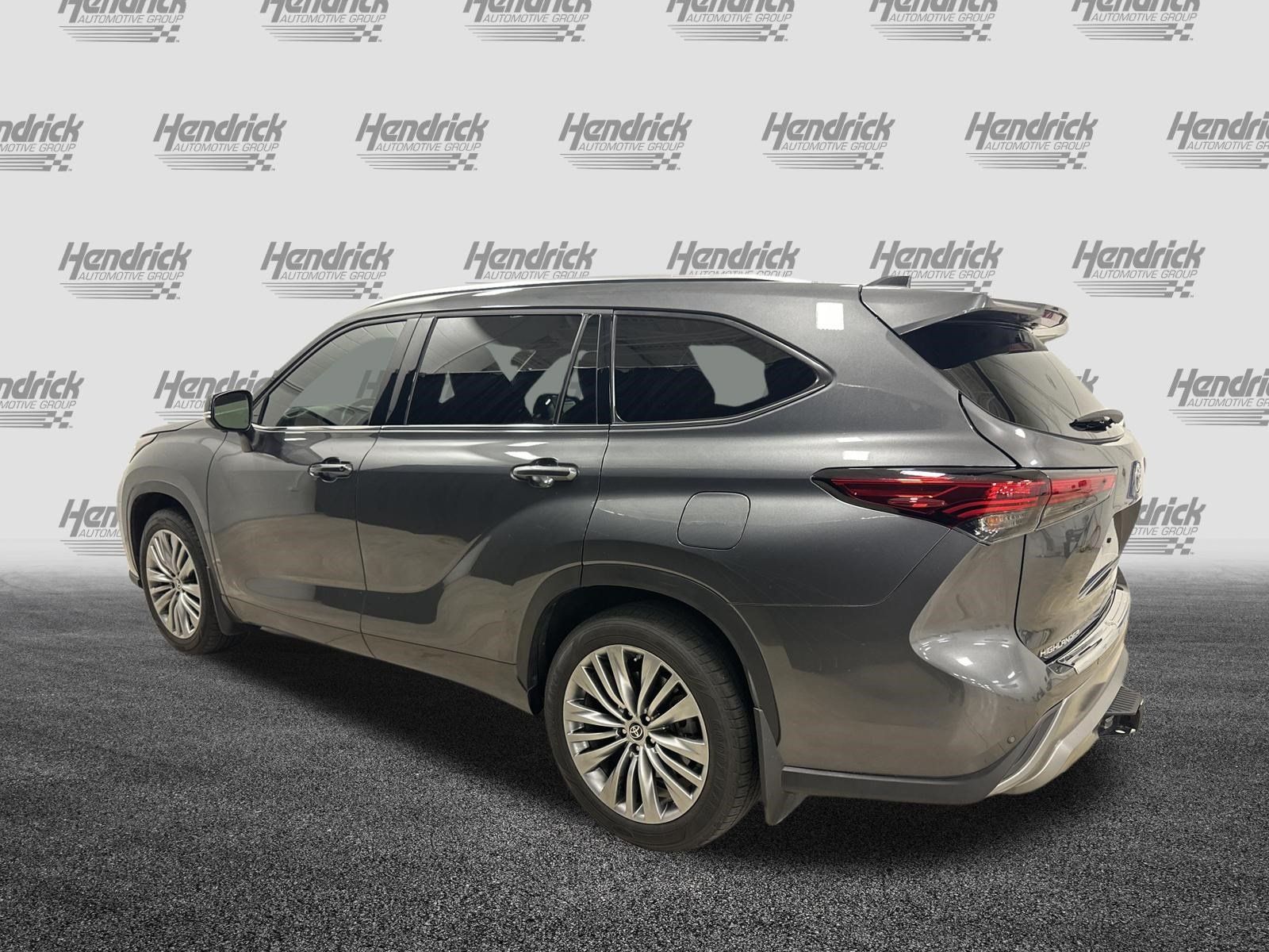 Used 2023 Toyota Highlander Platinum AWD/4WD image 8