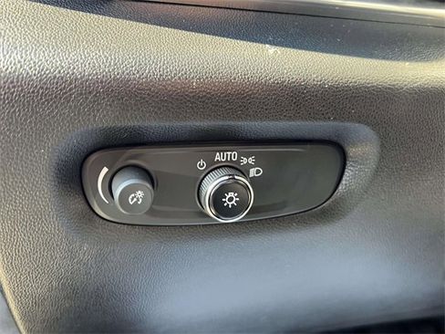 Used 2022 Chevrolet Traverse RS image 23