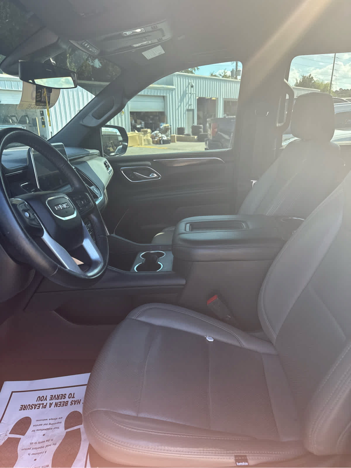 Used 2022 GMC Yukon SLE w/ Gmc Pro Safety Plus Package AWD/4WD image 8