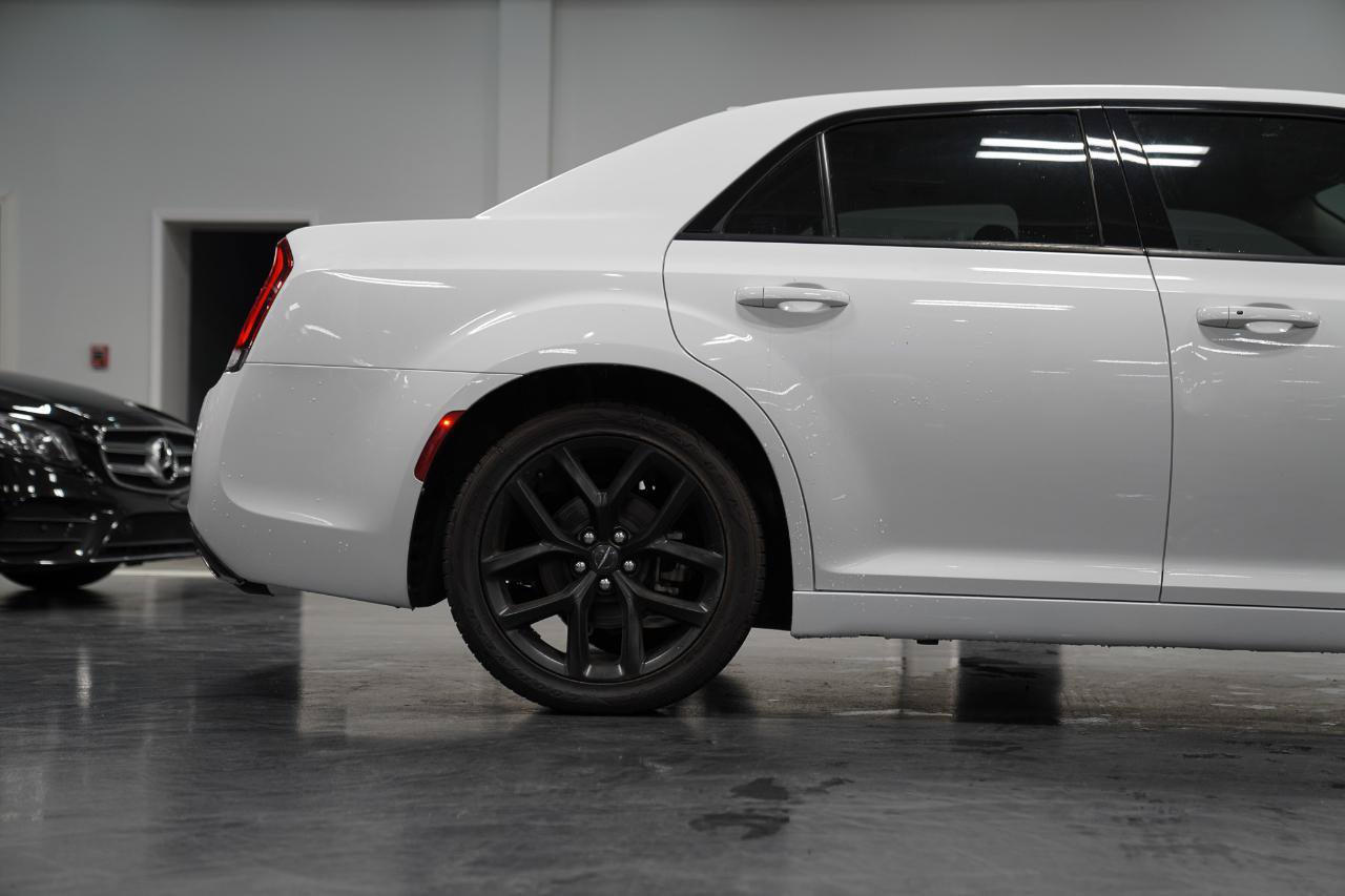 Used 2023 Chrysler 300 Touring w/ Sport Appearance Package RWD image 10