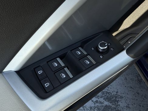 Used 2024 Audi Q3 2.0T Premium w/ Convenience Package image 44