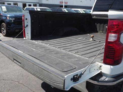 Used 2024 Chevrolet Silverado 2500 LT AWD/4WD image 18