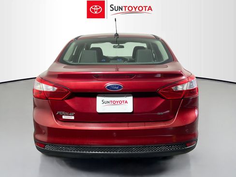 Used 2014 Ford Focus SE w/ SE Winter Package image 5