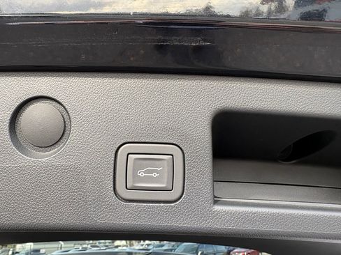 Used 2025 Chevrolet Equinox LT w/ Convenience Package II image 10