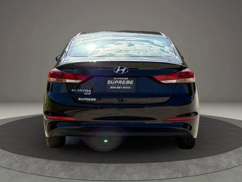Used 2018 Hyundai Elantra SE w/ Cargo Package FWD image 4