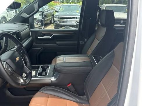 Used 2025 Chevrolet Silverado 3500 High Country w/ High Country Premium Package AWD/4WD image 16