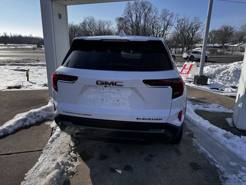 Used 2025 GMC Terrain Elevation image 3