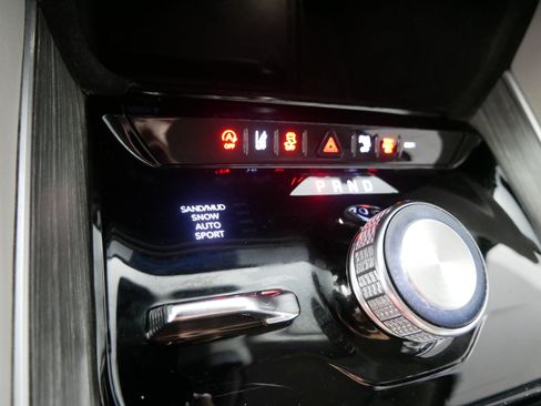 Used 2023 Jeep Wagoneer L Series II AWD/4WD image 30