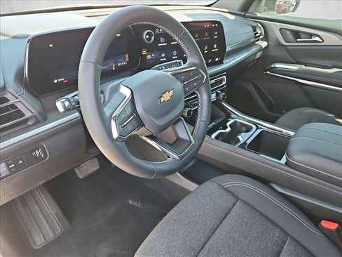 Used 2026 Chevrolet Traverse LT w/ Driver Confidence Package FWD image 12