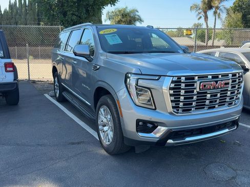 Used 2025 GMC Yukon XL Denali RWD image 3