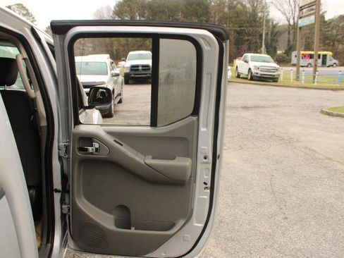 Used 2016 Nissan Frontier Desert Runner RWD image 15