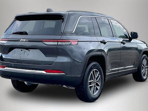 Used 2025 Jeep Grand Cherokee Laredo X w/ Luxury Tech Group I RWD image 5