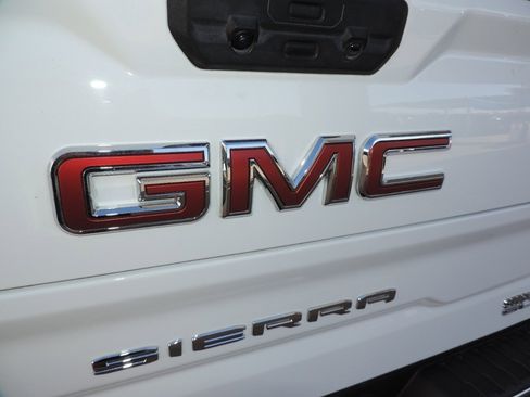 Certified 2023 GMC Sierra 1500 SLT image 5