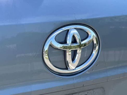 Used 2022 Toyota Highlander LE image 17