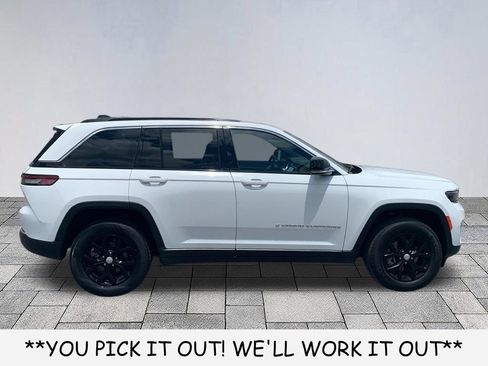 Used 2025 Jeep Grand Cherokee Limited AWD/4WD image 8
