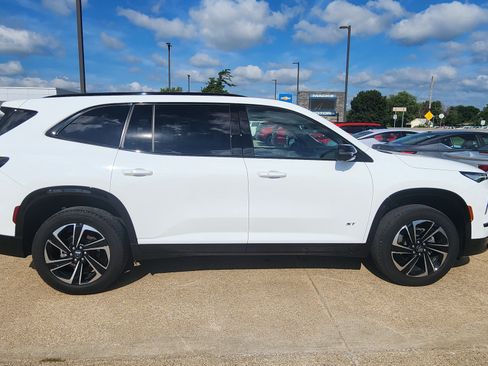 Certified 2025 Buick Enclave Sport Touring AWD/4WD image 5