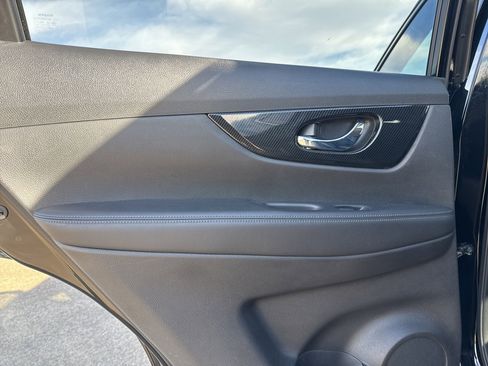 Used 2017 Nissan Rogue SL w/ SL Premium Package image 22