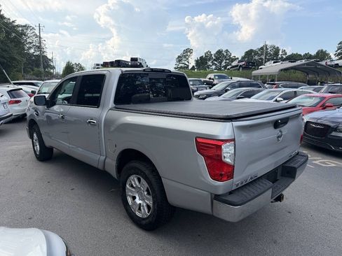 Used 2017 Nissan Titan SV AWD/4WD image 7