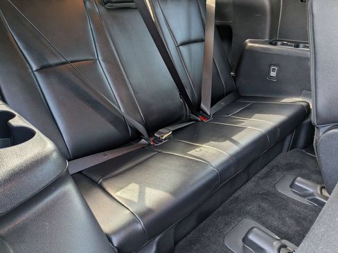 Used 2023 Toyota Highlander XLE AWD/4WD image 19