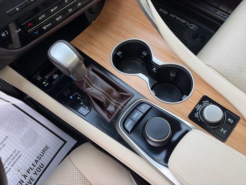 Used 2019 Lexus RX 350L Premium w/ Premium Package image 36