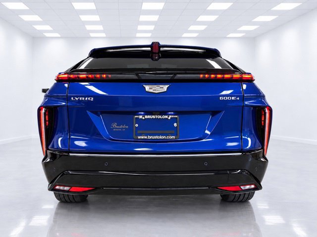 Used 2024 Cadillac Lyriq Luxury AWD/4WD image 11