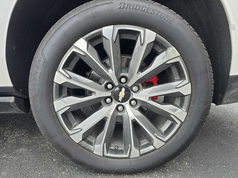 Used 2025 Chevrolet Suburban High Country image 10