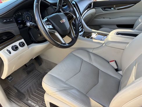 Used 2019 Cadillac Escalade ESV Luxury w/ LPO, Radiant Package AWD/4WD image 18