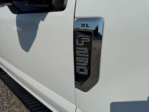 Used 2019 Ford F250 XL w/ Power Equipment Group AWD/4WD image 11