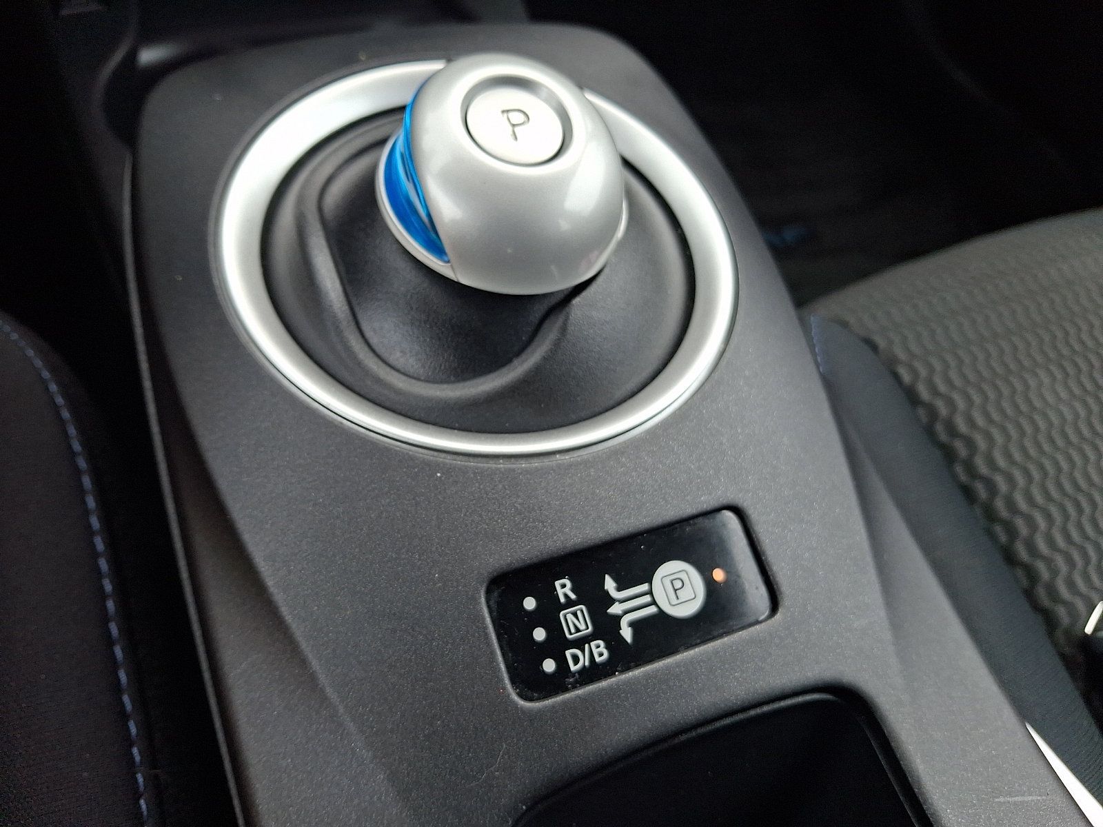 Used 2015 Nissan Leaf S FWD image 14