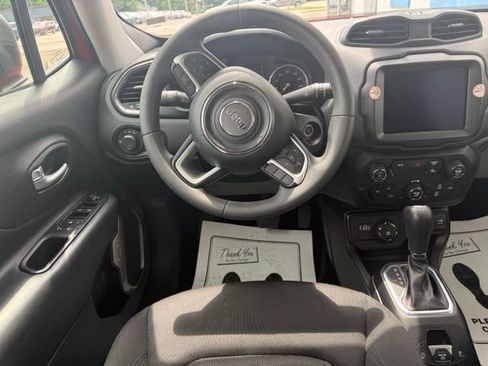 Used 2023 Jeep Renegade Latitude AWD/4WD image 13