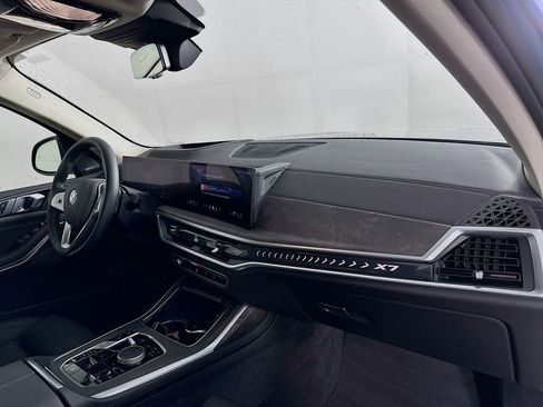 Used 2025 BMW X7 xDrive40i image 38