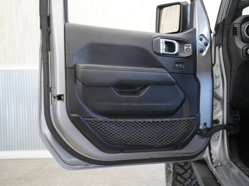 Used 2019 Jeep Wrangler Unlimited Sahara w/ Quick Order Package 24M Moab image 29