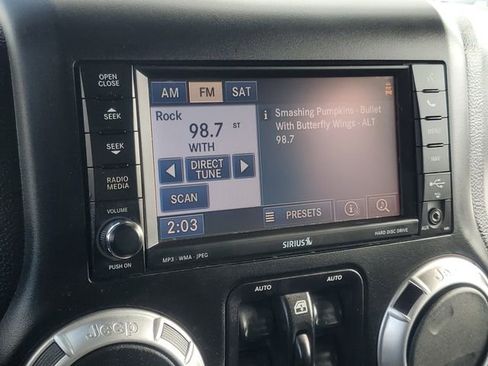 Used 2015 Jeep Wrangler Unlimited Rubicon w/ Connectivity Group image 21