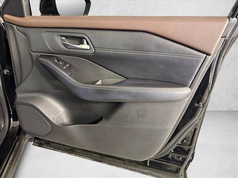 Used 2023 Nissan Rogue SL FWD image 15
