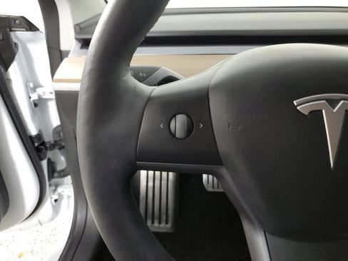 Used 2022 Tesla Model 3 Standard Range image 25