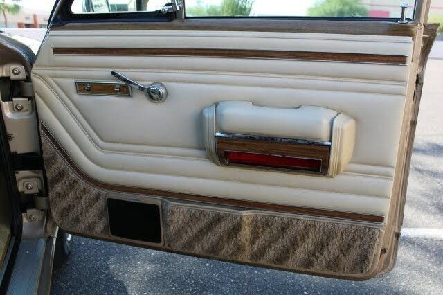 Used 1990 Jeep Grand Wagoneer AWD/4WD image 66