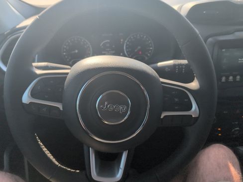 Used 2021 Jeep Renegade Latitude AWD/4WD image 19