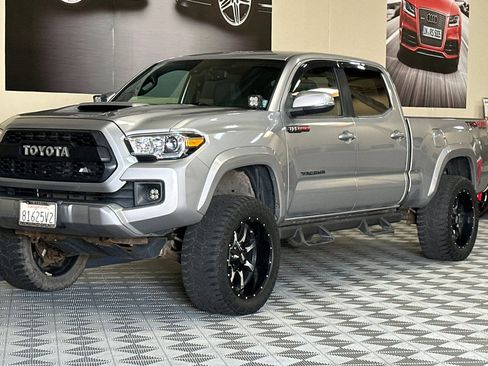 Used 2019 Toyota Tacoma TRD Sport w/ Technology Package AWD/4WD image 8