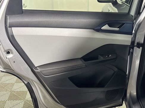 Used 2024 Volkswagen Taos SE image 18