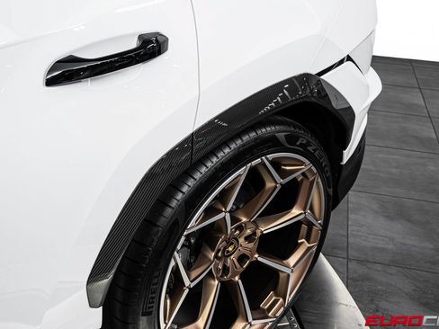 Used 2024 Lamborghini Urus Performante AWD/4WD image 21