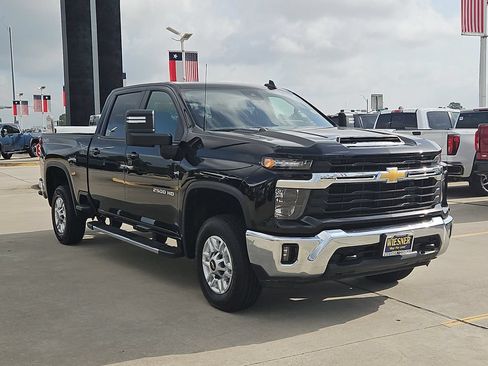 Used 2025 Chevrolet Silverado 2500 LT w/ Convenience Package AWD/4WD image 3