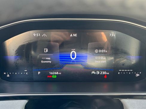 Used 2025 Volkswagen Jetta SE image 40